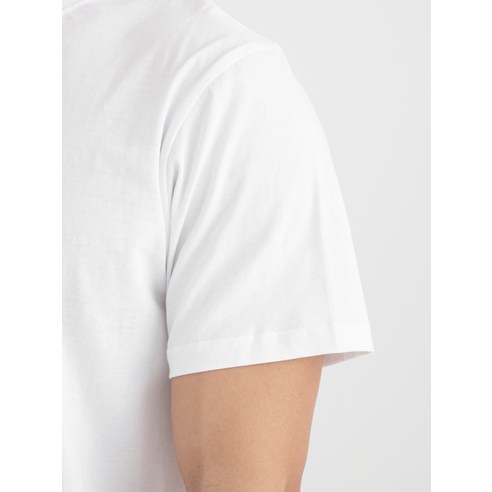 로켓배송으로 신속한 배송과 함께 편안한 여름 착용을 위한 캐럿 화이트 반팔 티셔츠