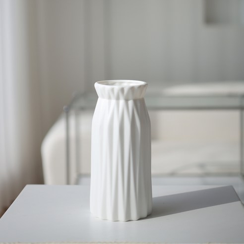 세심한 장인 정신으로 제작된 우유 같은 우아함의 하루의 공간 우유 원형 도자기