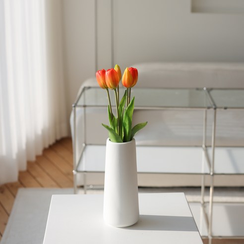 세련되고 기능적인 하루의공간 모던 도자기 화병