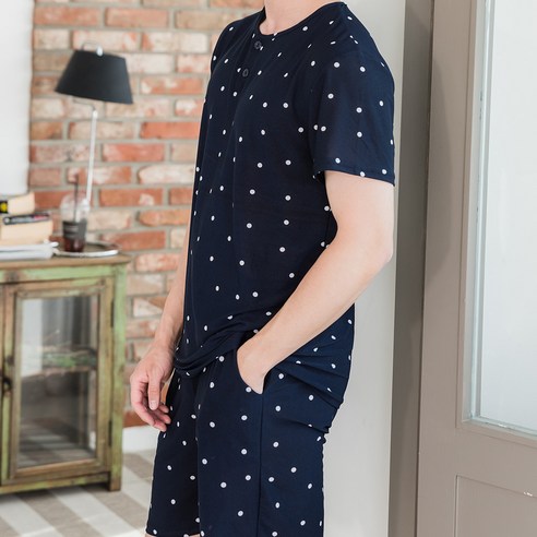 땀 때문에 잠 못 이루는 밤, 디에스도씨 냉감 잠옷으로 꿀잠을 선물하세요.