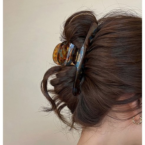 걸핀스 집게핀 하나로 완성하는 분위기 여신룩