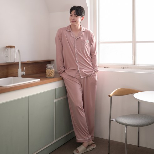 포근한 꿈결로 안내하는, 어나더디 커플 잠옷 세트