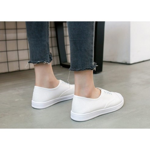 발 편한 데일리 슬립온으로 완성하는 산뜻한 봄 스타일