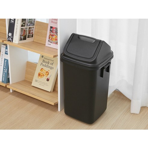 카페 인테리어와 실용성을 모두 잡은 코멧 사각 업소용 쓰레기통