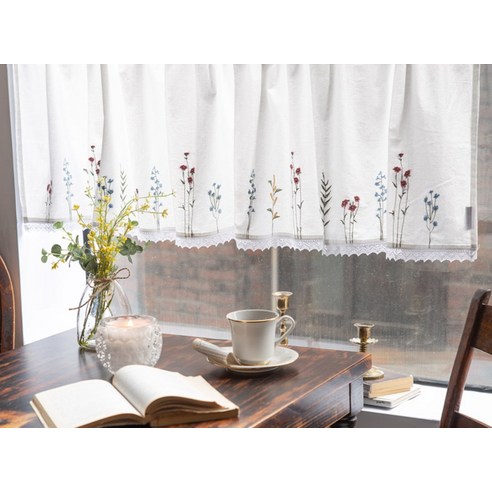 섬세한 프렌치 감성이 깃든 데코뷰 자수 바란스로 꿈결 같은 인테리어를 완성하세요.