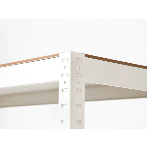 모던한 공간을 위한 최적의 수납 솔루션: 코멧 앵글 선반