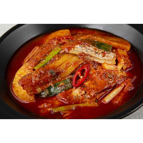 냉동실 속 작은 사치, 곰곰 간편한 갈치조림으로 풍요로운 한 끼를 완성하세요.