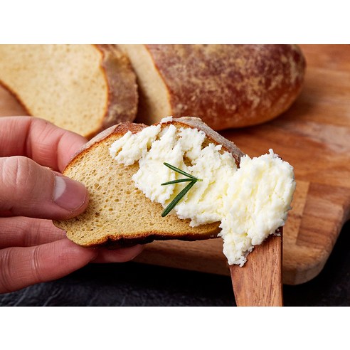 꿈결처럼 부드러운 카이막 크림치즈로 일상에 특별한 미식 경험을 더하세요.