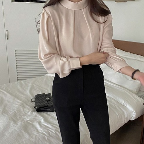 슈가펀 모엘르 반하이넥 블라우스