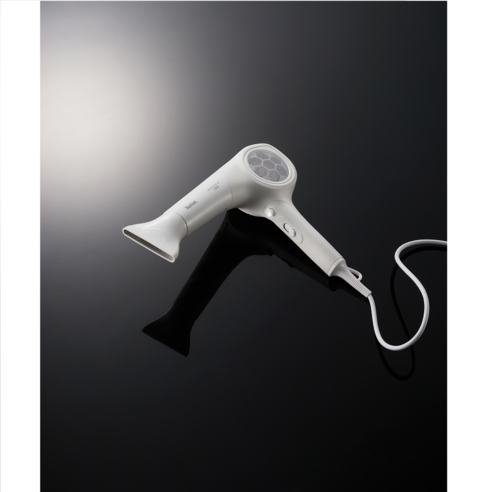 강력한 풍량과 다양한 조절 기능을 갖춘 헤어 드라이기