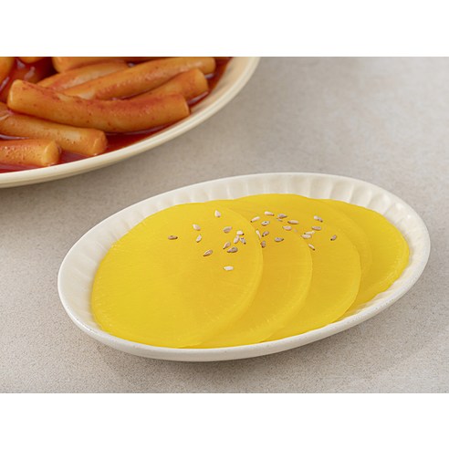 꼬들꼬들한 식감으로 밥맛을 돋우는 일가집 맛 단무지