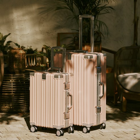 스타일과 기능성을 갖춘 완벽한 여행 캐리어