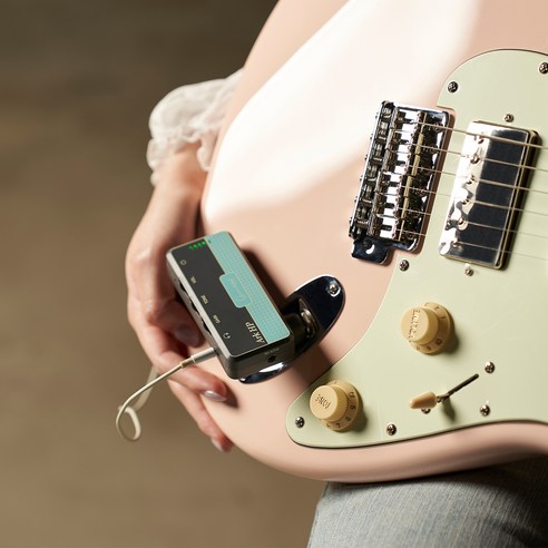 고품질 사운드와 다양한 기능을 갖춘 편리하고 휴대하기 쉬운 고퍼우드 헤드폰 기타 앰프