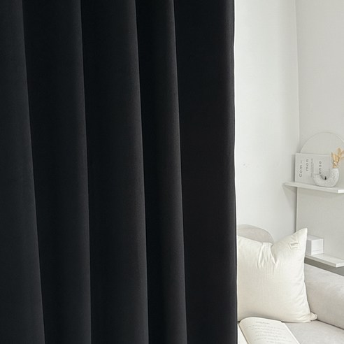 빛과 소음을 차단하고 아늑함을 더하는 메종텍스타일 사운드오프 벨벳 암막커튼