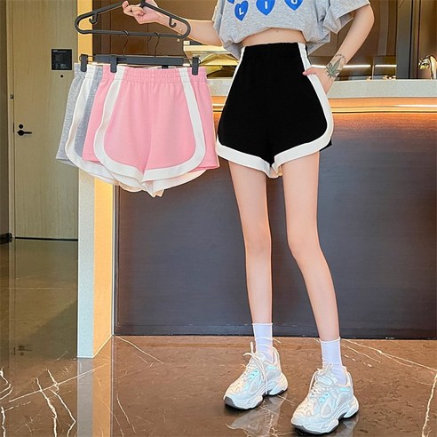 女  時尚  服裝  下裝  短褲  成年女性  成年女性  婦女  女人  淑女