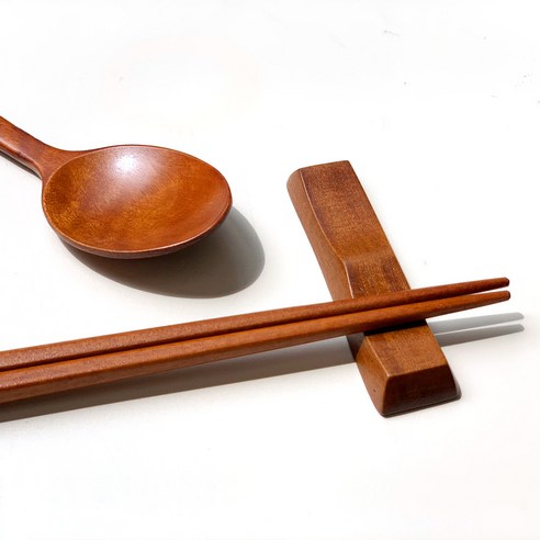 자연의 아름다움과 장인의 기술이 만든, 품격있는 식탁의 완성