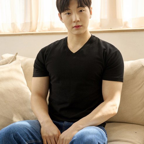 핵쿨남 남성용 어깨 넓어보이는 머슬핏 브이넥 반팔 티셔츠