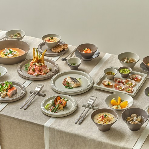 테이블 위에 펼쳐지는 북유럽 감성의 향연, 오덴세 노드 식기세트