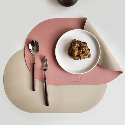 에이드엘 캡슐 가죽 테이블매트 2p, 핑크 + 베이지, W 428mm x D 280mm x 두께 1.8mm