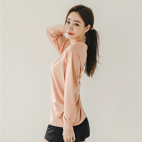 고품질 소재와 세련된 디자인으로 여름 물놀이를 즐기는 여성들의 완벽한 선택