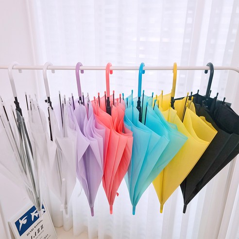 투명함 속에 숨겨진 무지갯빛 행운, 공유 레인보우 비닐 우산