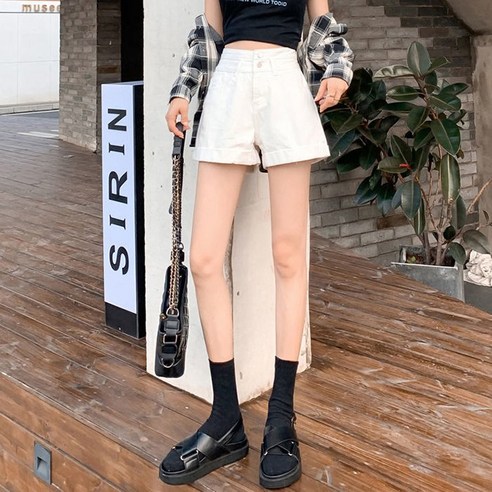 女性 時尚 服裝 下裝 牛仔褲 牛仔布 短褲 牛仔褲 成年女性 成年女性