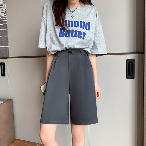 女  時尚  服裝  下裝  短褲  成年女性  成年女性  婦女  女人  淑女
