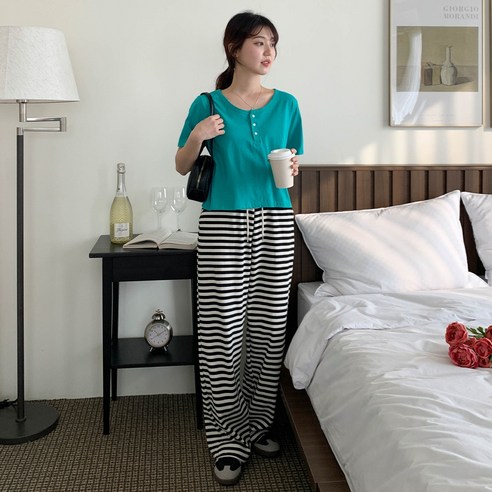 女 時尚 服裝 上衣 短袖 t卹 成年女人 成年女人 女士 女人 涼爽 夏天 夏天 夏天 夏天 夏天 夏天 涼爽的夏天 仲夏 夏天 夏天 炎熱的夏天炎熱的夏季 炎熱的夏季 夏 女裝 女士 冷靜 冷靜 女裝 服裝 短袖T卹