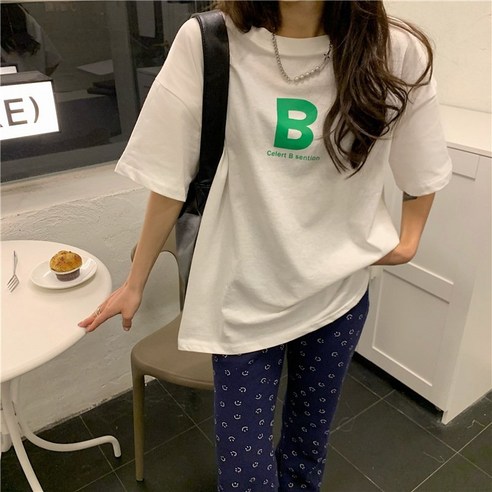 女 時尚 服裝 上衣 短袖 t卹 成年女人 成年女人 女士 女人 涼爽 夏天 夏天 夏天 夏天 夏天 夏天 涼爽的夏天 仲夏 夏天 夏天 炎熱的夏天炎熱的夏季 炎熱的夏季 夏 夫人 夫人 冷靜 冷靜 女裝 服裝 短袖T卹