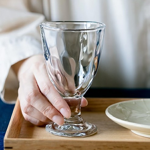 섬세한 아름다움이 깃든, 아데리아 테비네리 고블렛으로 일상을 특별하게