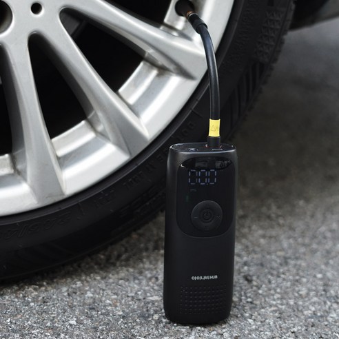 자동차 타이어 공기압을 편리하고 효율적으로 관리하는 아이나비허브 타이어 무선 스마트 에어펌프 EPI-S70