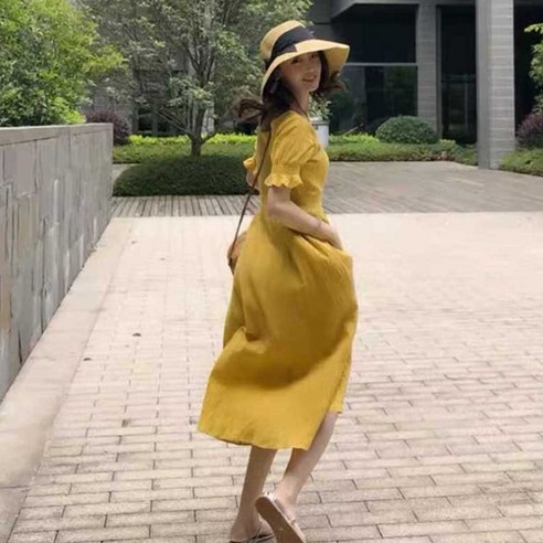 여름철 여신 룩을 완성하는 엘쏘 막스 스퀘어넥 쉬폰 원피스