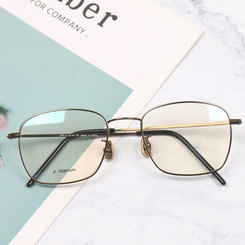 가볍고 세련된 시선, 투디터 더브릴레 베타티타늄 안경으로 완성하다 투디터안경