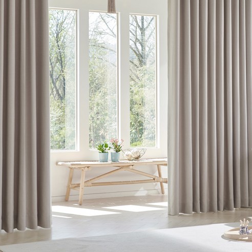 햇살 가득한 오후, 당신의 공간에 드리우는 은은한 아름다움 – 미소홈 리얼 린넨 암막커튼 형상기억암막커튼원톤