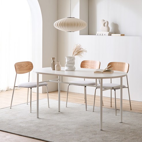 세련되고 실용적인 식탁을 찾으신다면 리바트 아르카 1600 식탁이 완벽한 선택입니다.