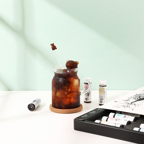 더위를 날려버리는 부드러운 콜드브루 커피