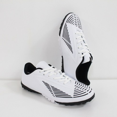 써머텍트 위너스코어 TF 풋살화: 인조잔디에서 우뚝 서는 품격