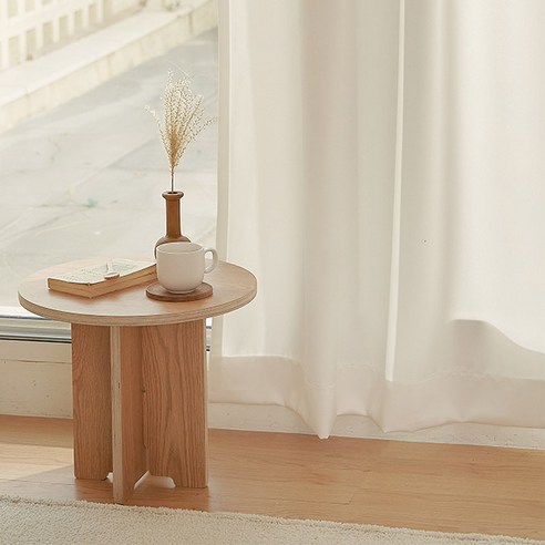 빛을 차단하고 스타일을 더하는 데코뷰 암막커튼으로 깊고 아늑한 휴식을 경험하세요.