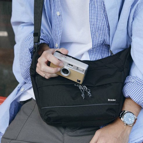 세련되고 기능적인 브랜든 세이프 크로스 바디백