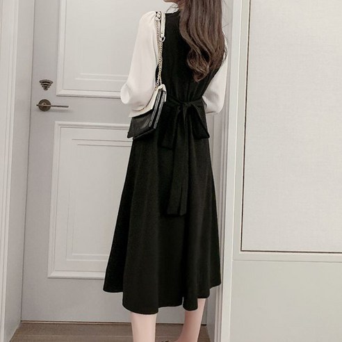 우아한 실루엣과 편안한 착용감의 엘쏘 리본 벨트 쉬폰 배색 원피스