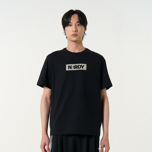 널디 블랭크 프레임 로고 반팔 티셔츠