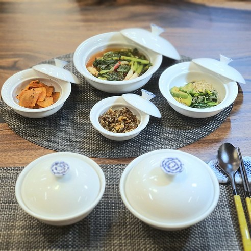 모던함과 전통의 아름다운 만남: 보산토기 백자 목단 핸드메이드 도자기 뚜껑그릇