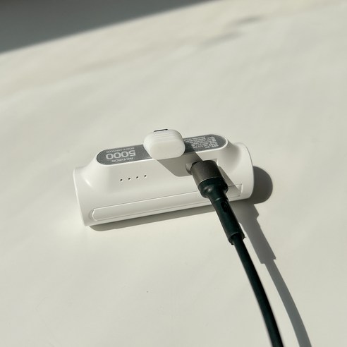 거치까지 일체형 초슬림 보조배터리 5000mAh C타입/8, 8핀+고속충전케이블
