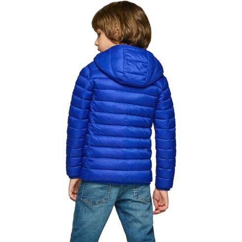 경량 디자인으로 편안한 착용감을 제공하며, 보온성이 뛰어나 추운 환경에서도 따뜻하게 입을 수 있는 제품