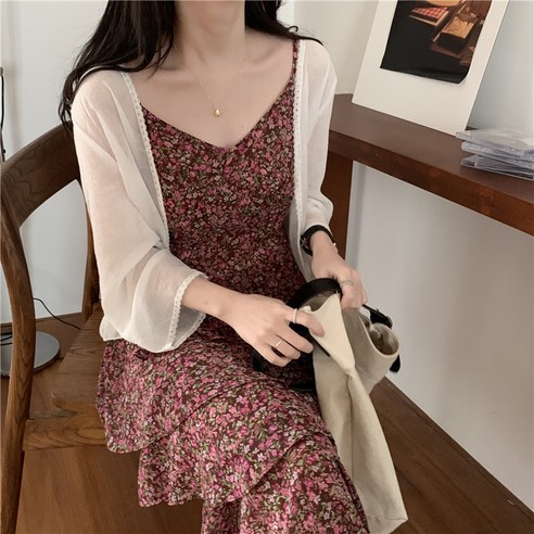 편안한 착용감과 자외선 차단 기능으로 여름을 즐기는 스타일아유 블라우스