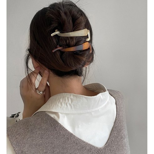 섬세한 꼬임 디자인으로 여름 스타일을 완성하는 미다미 바나나핀 3종 세트