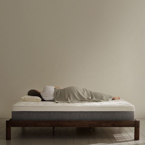 당신의 허리를 탄탄하게 지지하여 깊고 편안한 숙면을 선사하는 누어 탄탄히 메모리폼 하드 매트리스