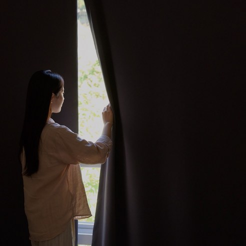 붙이는 암막커튼으로 꿀잠 보장과 난방비 절약까지 한 번에!