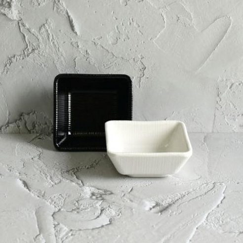 블랙 멜라민 종지로 완성하는 품격 있는 식탁