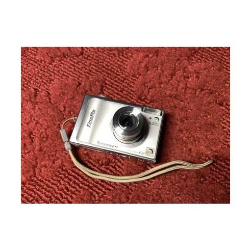 클래식 감성과 선명함을 담은 후지필름 파인픽스 F10